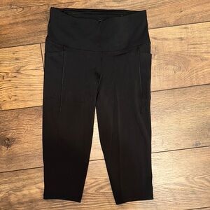 Black High-Waisted Capri Leggings - CALIA - Size Small